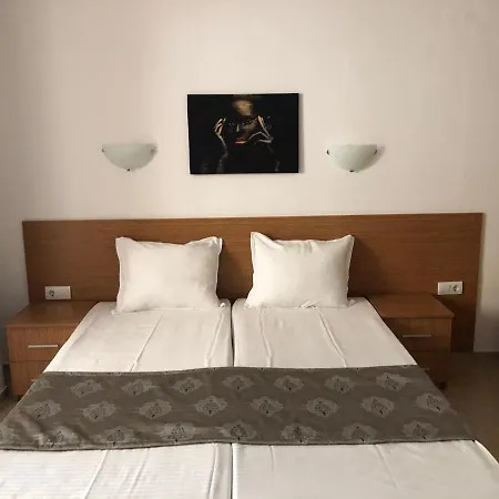 Time Out بيت ضيافة سوزوبول