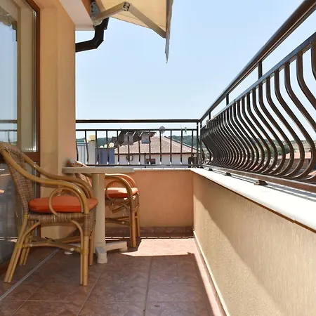 Time Out بيت ضيافة