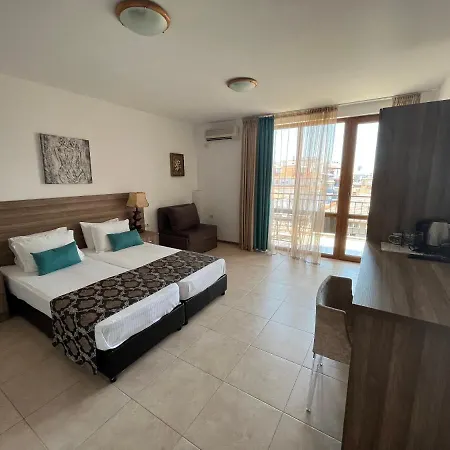 Time Out بيت ضيافة سوزوبول