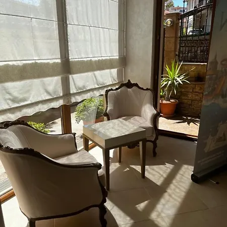 Time Out بيت ضيافة