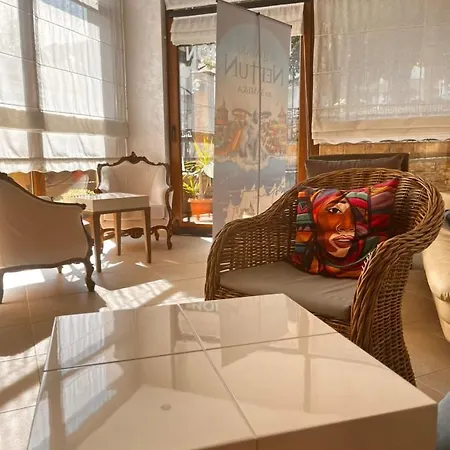 Time Out بيت ضيافة سوزوبول